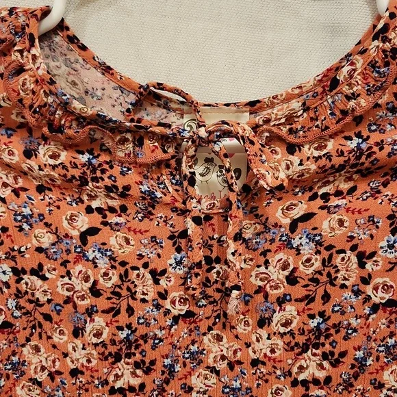 Top - Picture 2 of 3